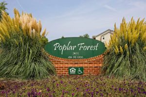 Poplar Forest Apartments in Farmville